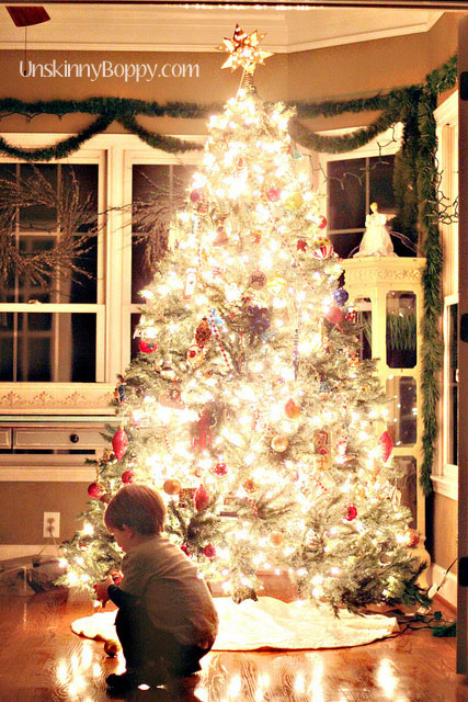 How to photograph kid in front of Christmas tree at night