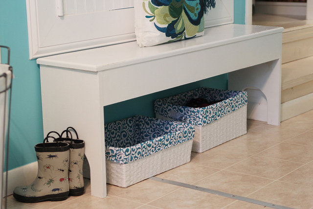 mudroom bench with baskets underneath