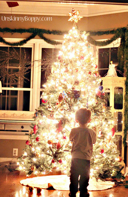 How to photograph kid in front of Christmas tree at night