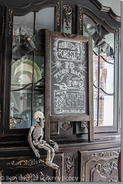 How to create chalkboard art without being artistic.  TRACE it!