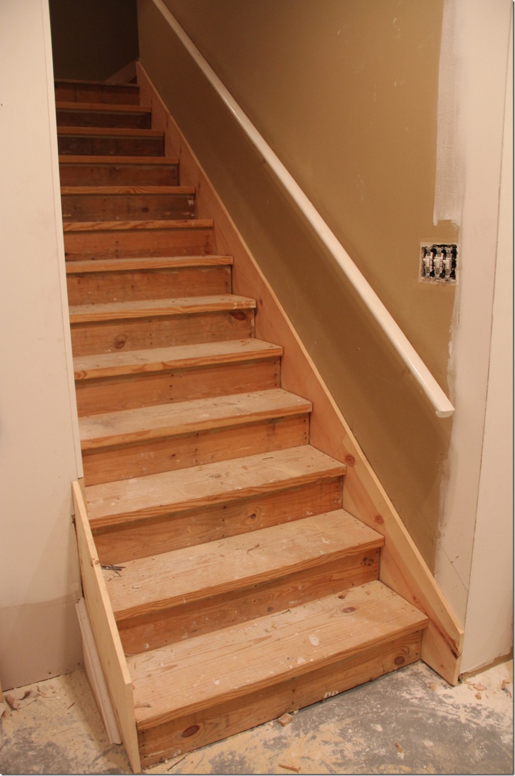 Best Paint for Stairs in a Basement