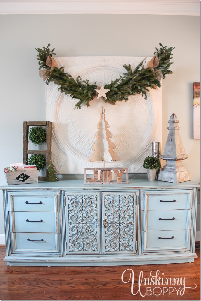 TONS of great Christmas decorating ideas inside this post!