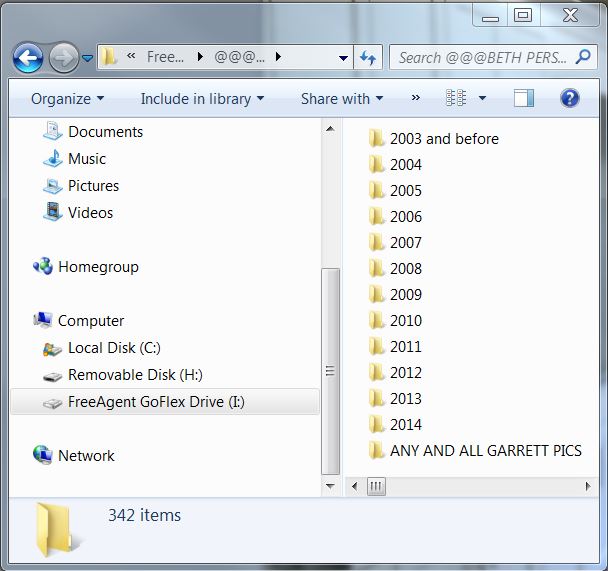 Organize photo files by year and topics