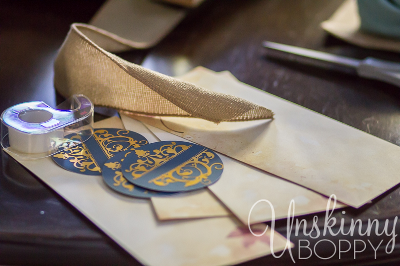 Thanksgiving Tablescape with custom menu placecards