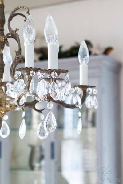 Brass-and-Crystal-Chandelier-at-Christmas-400x600