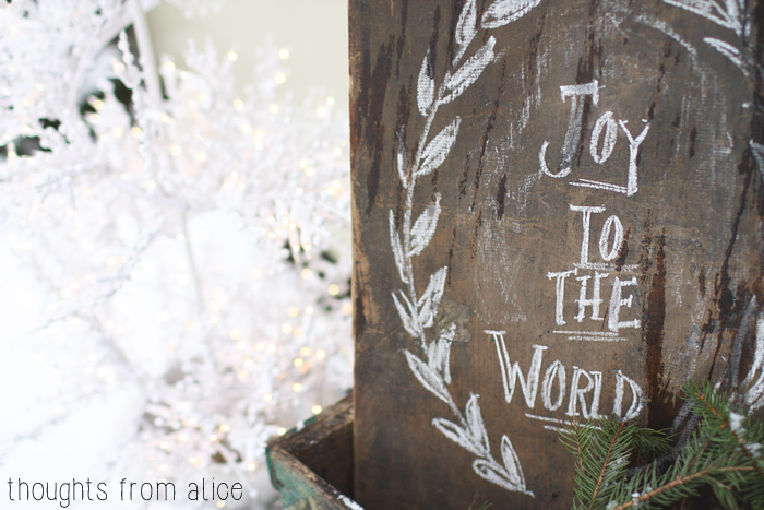 Chalk-Sign-on-Rustic-Wood-for-Christmas