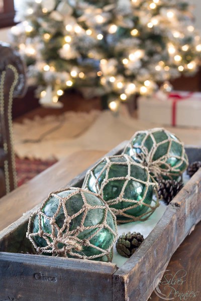 Coastal-Centerpiece-with-Christmas-Lights-400x600