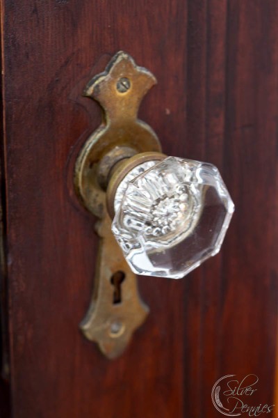 Rich-Stained-Door-with-glass-knobs-400x600