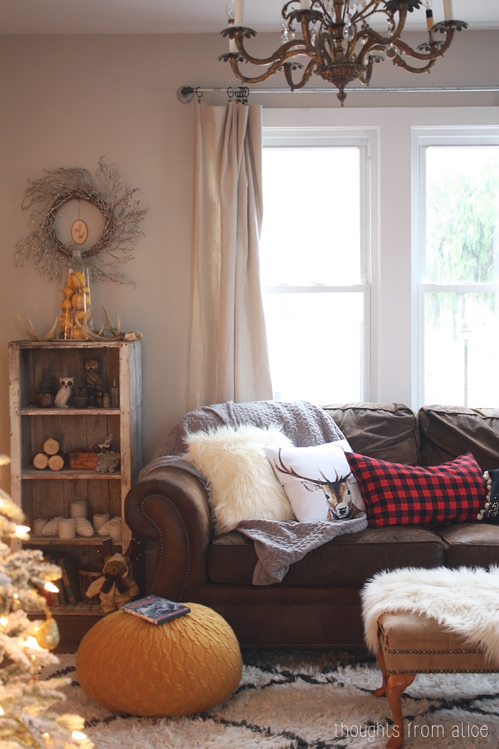 Rustic-Lodge-Living-Room