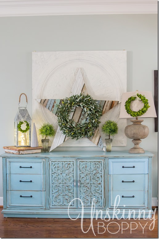 Pretty Christmas decorations. Love that giant reclaimed wood star!!