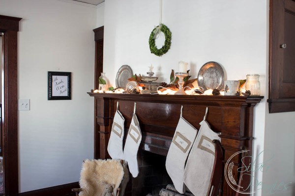 Vintage-mantel-for-Christmas-600x400