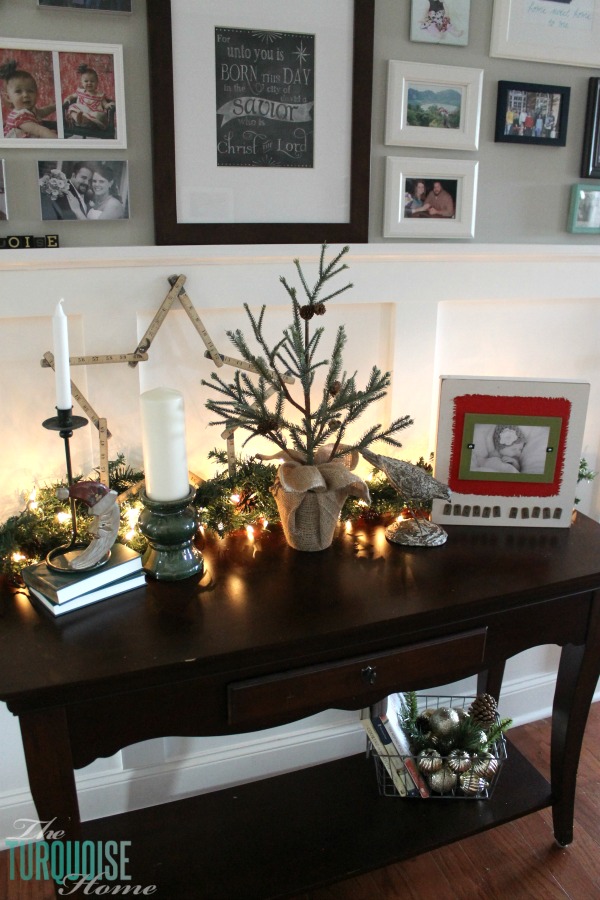 DIY Wood Star Mantlepiece Tutorial - Decorate Your Christmas Mantle