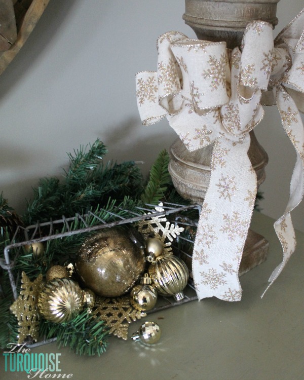 glittery-burlap-bow-gold-ornaments-christmas-decor