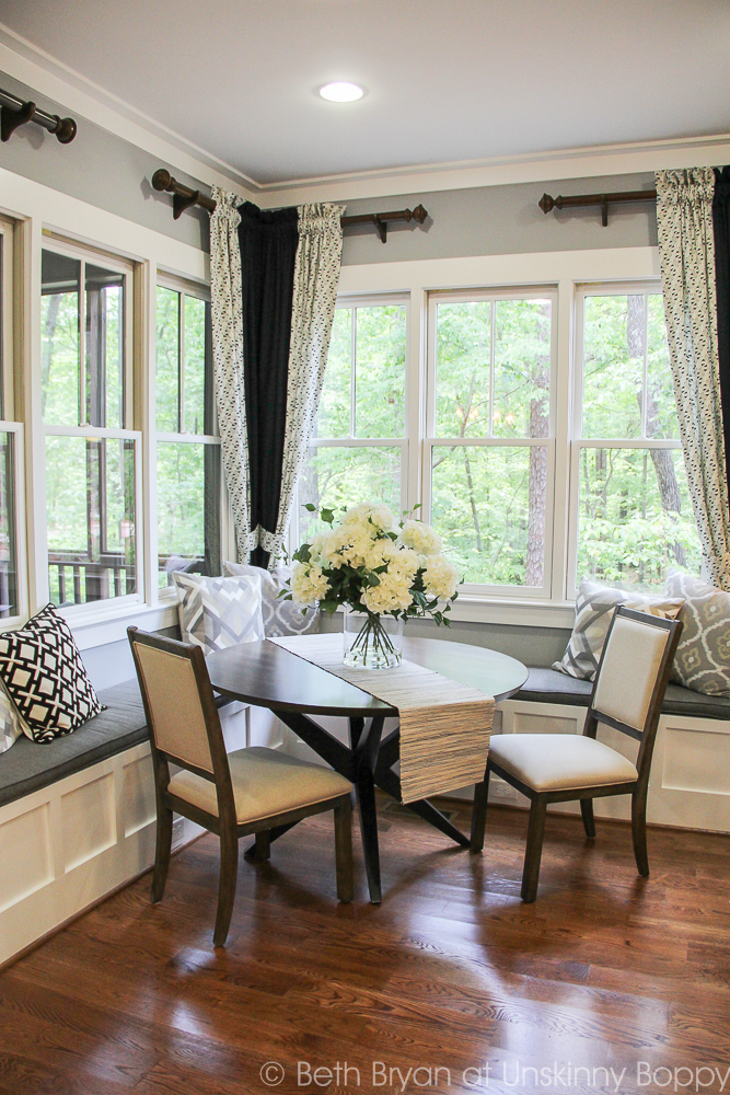 Banquette in the kitchen - Birmingham Parade of Homes Decor Ideas