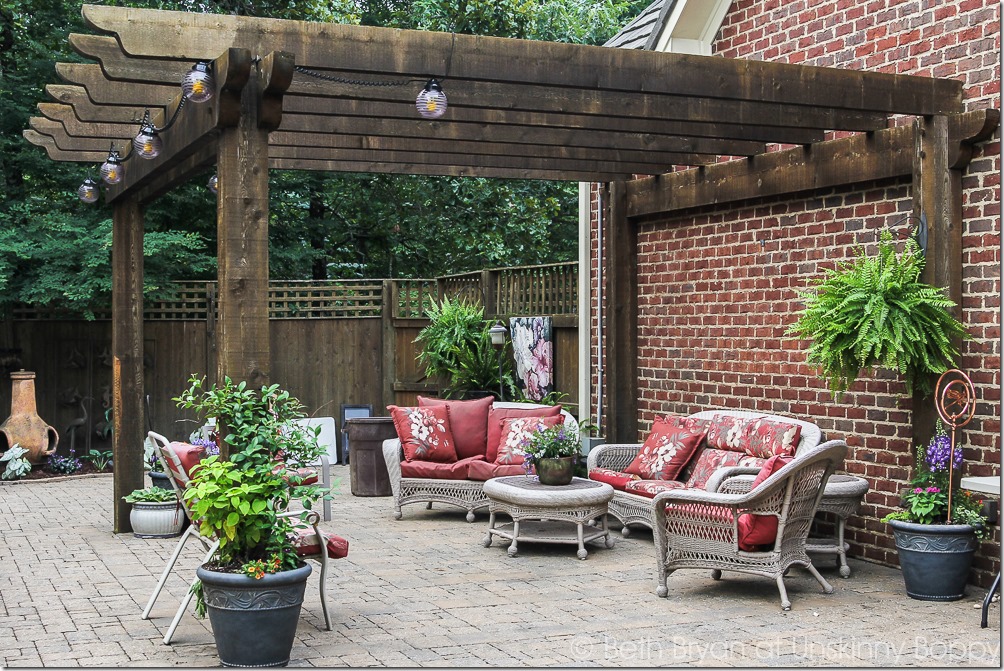 Pretty planters in the courtyard-17