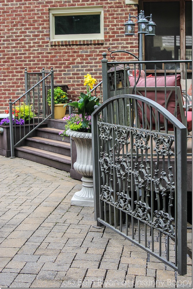 Pretty planters in the courtyard-2