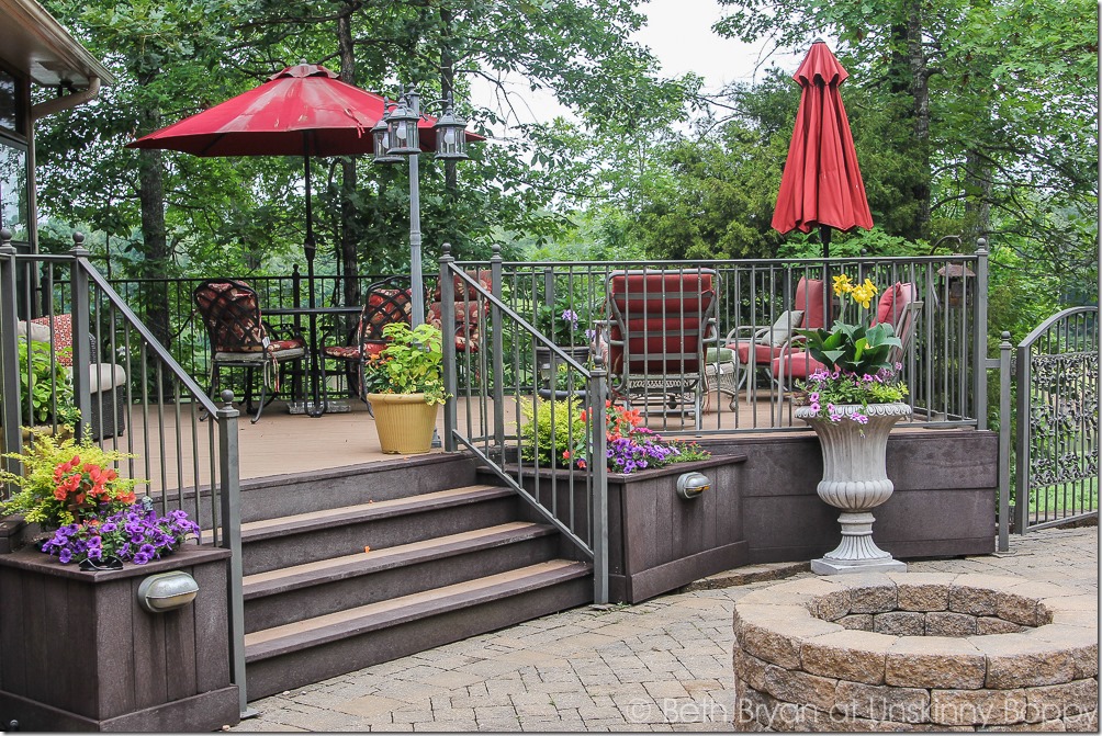 Pretty planters in the courtyard-7