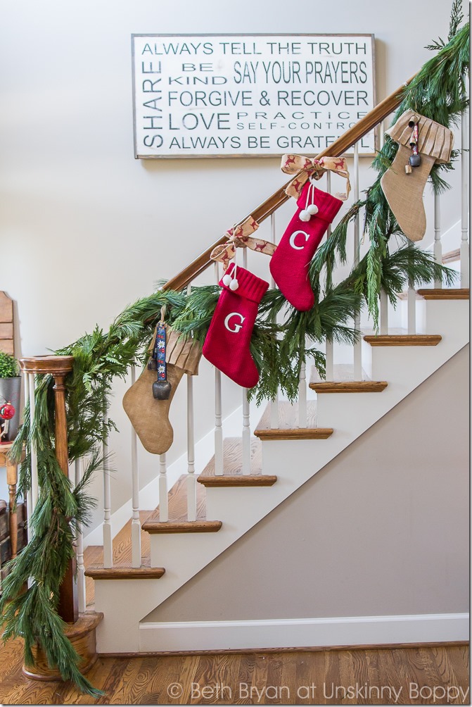 Holiday foyer and staircase decorations-- Great Christmas Decorating Ideas inside this post! 