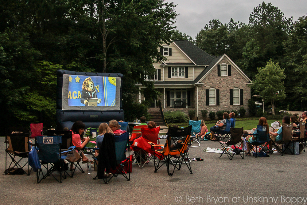 How to Host a Neighborhood Outdoor Movie Night-2