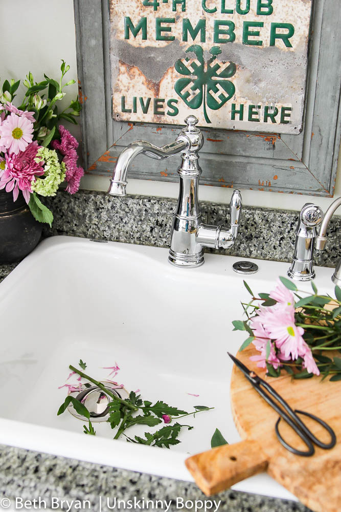 Moen Weymouth Kitchen faucet (farmhouse style) (6 of 15)