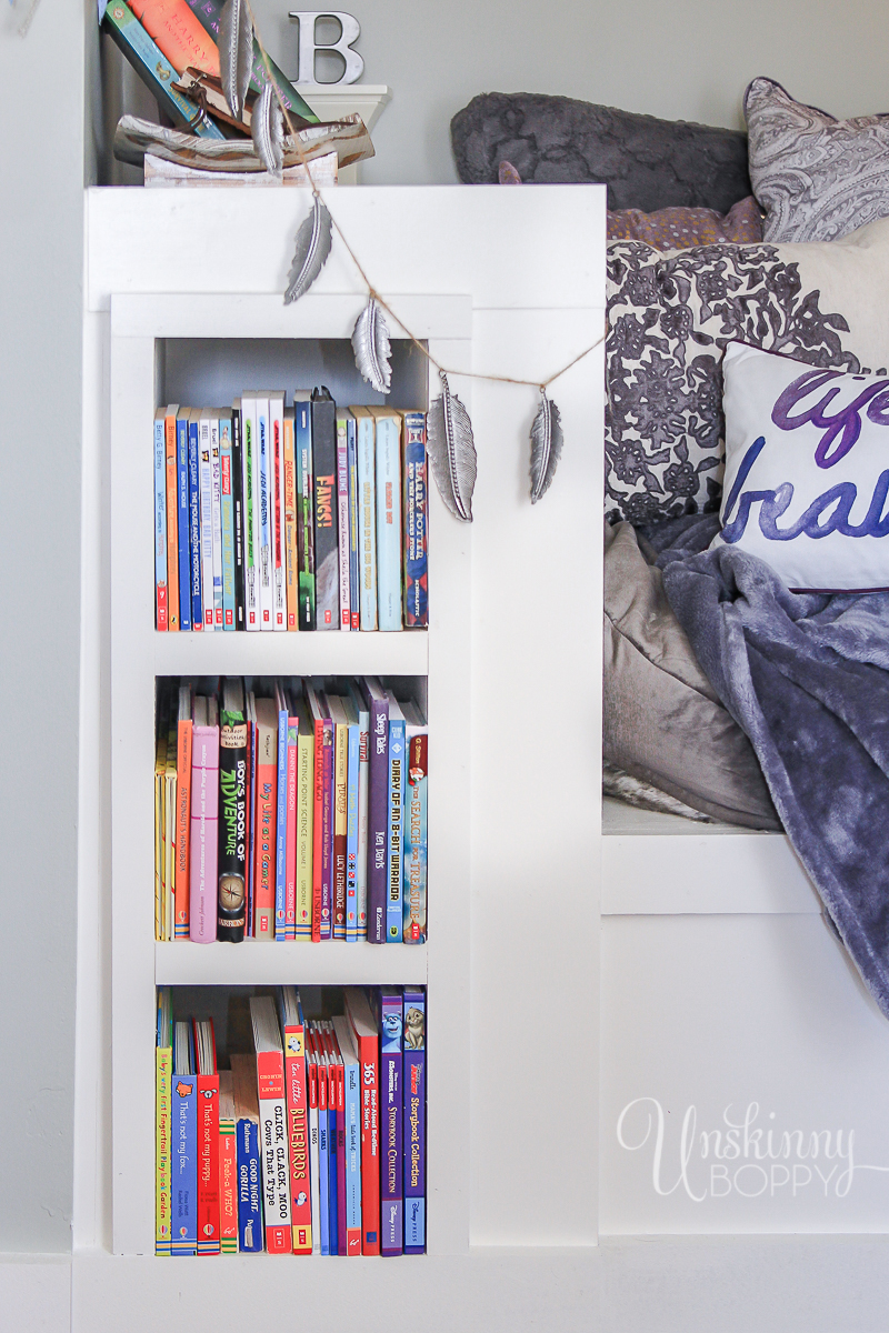 Cozy-Built-in-book-nook-in-attic-3