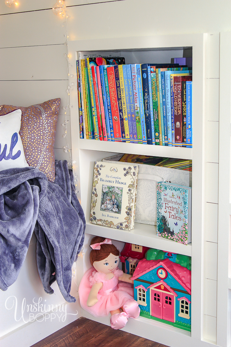 Cozy-Built-in-book-nook-in-attic-4