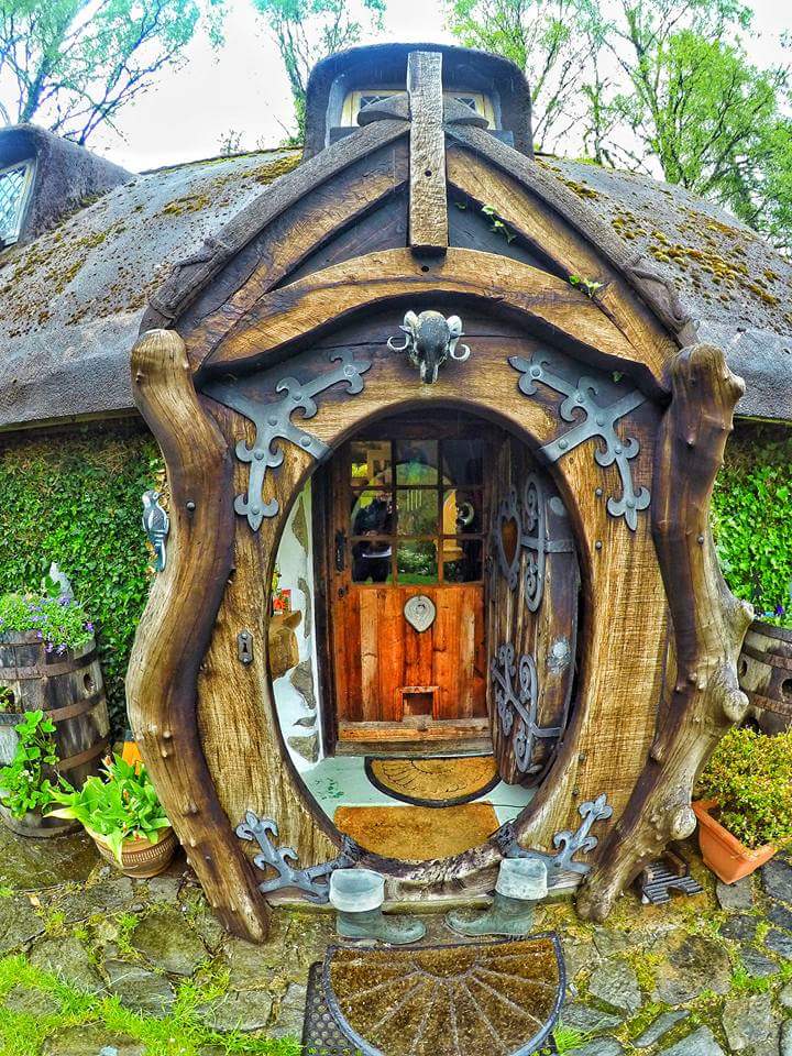 Hobbit house room decor  The hobbit, Decor, Room themes