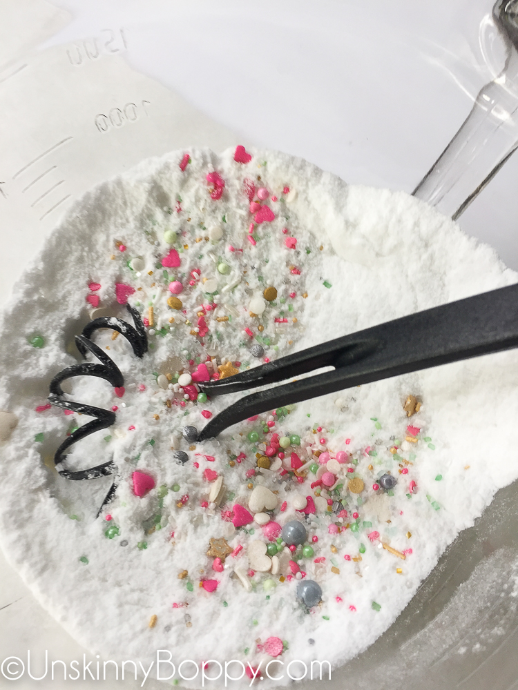 https://bethbryan.com/wp-content/uploads/2018/01/DIY-Bath-Bombs-with-Sprinkles-3.jpg