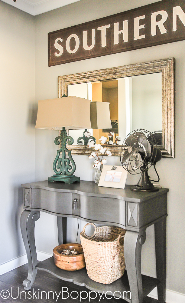 Entrance foyer table with southern decor