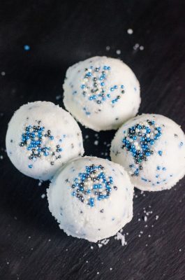 frozen themed diy bath bombs