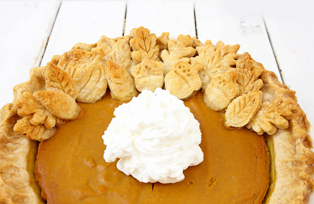 How to Bake a Simple + Pretty Pumpkin Pie (Semi-Homemade Recipe)