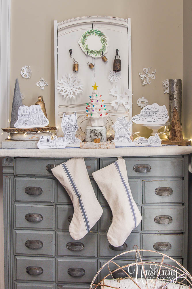 DIY Wood Star Mantlepiece Tutorial - Decorate Your Christmas Mantle