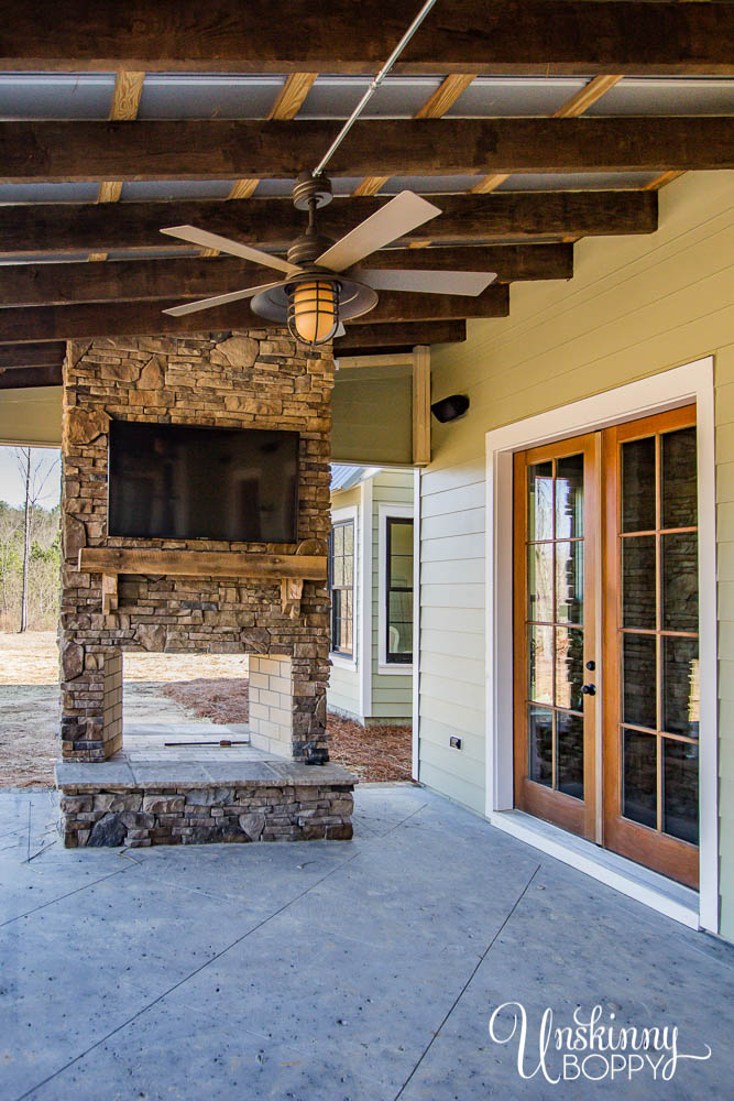 Outdoor fireplace