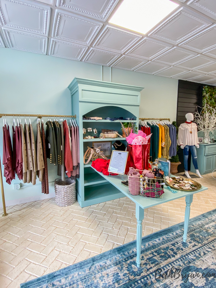 Clothing boutique decor ideas